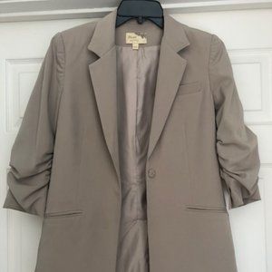 Elizabeth and James Ruched 3/4 Sleeve Blazer